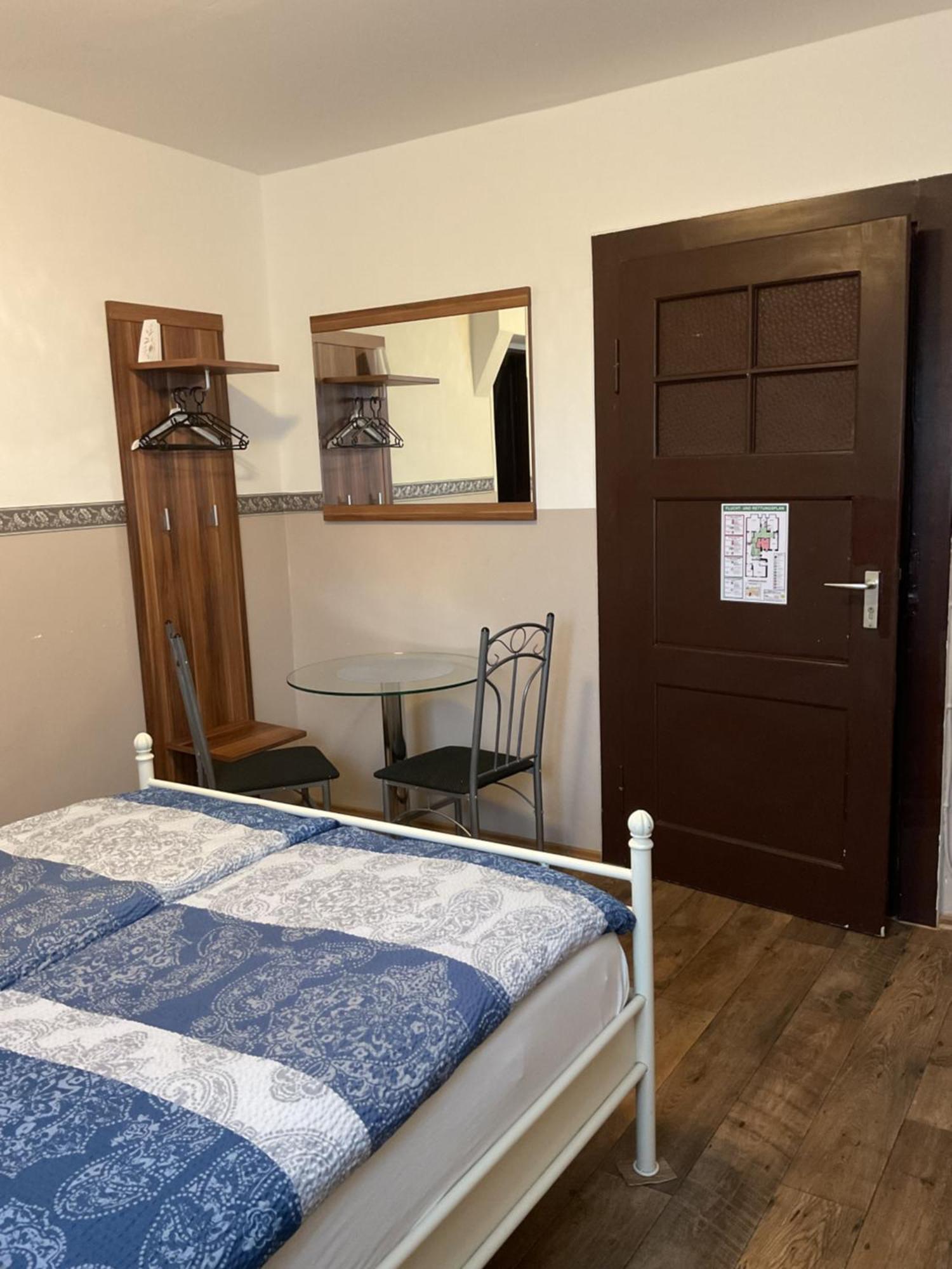 Pension&Hostel Anna - Monteurzimmer มิวนิก ภายนอก รูปภาพ